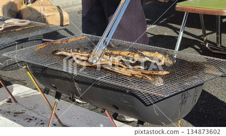 Demonstration and sale of grilled wild eel Demonstration and sale of grilled wild eel 134873602