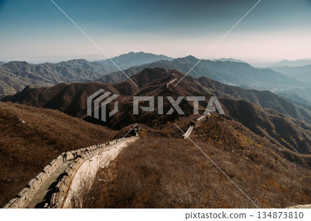 Breathtaking View of the Great Wall in Mountainous Terrain 134873810