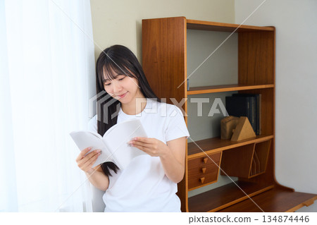 Young woman reading a book 134874446