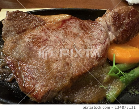 鮮嫩多汁的和牛牛排 134875131