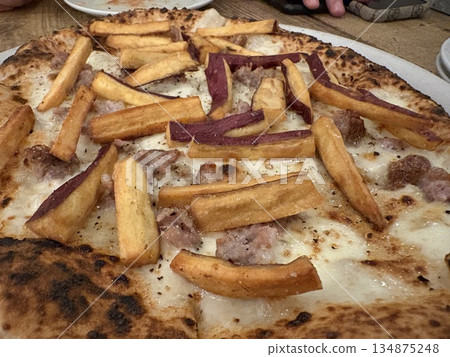 新鮮出爐的披薩 134875248