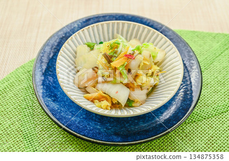 用鹹海帶醃製的白菜 用鹹海帶醃製的白菜 134875358