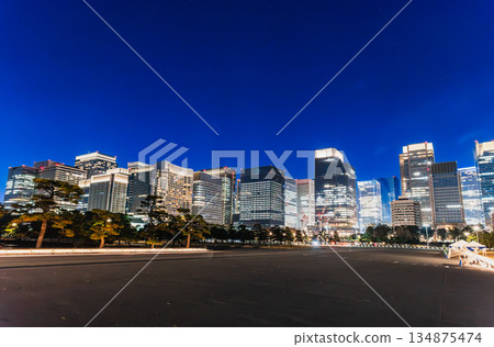 Tokyo: Marunouchi and the Imperial Palace Square at the end of the year 134875474
