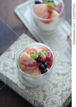 桃子藍莓水果優格 桃子藍莓水果優格 134877641