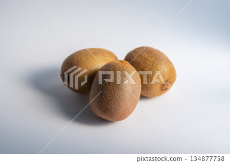 三個獼猴桃 134877758