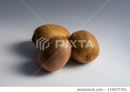 三個獼猴桃 三個獼猴桃 134877761