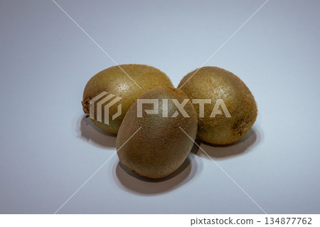 三個獼猴桃 三個獼猴桃 134877762