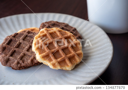 盤子裡的華夫餅乾 盤子裡的華夫餅乾 134877870