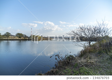 東京葛飾區柴又的矢切渡輪的冬景 東京葛飾區柴又的矢切渡輪的冬景 134878703
