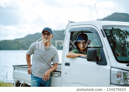 A light truck and an elderly couple [Photography cooperation: Oki Seaside Resort Miyabi] 134879920