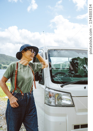A light truck and a woman taking a break (Photo courtesy of Oki Seaside Resort Miyabi) A light truck and a woman taking a break (Photo courtesy of Oki Seaside Resort Miyabi) 134880334