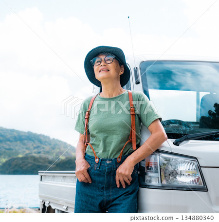 老婦與輕型卡車(照片由沖繩海濱度假村雅提供) 老婦與輕型卡車(照片由沖繩海濱度假村雅提供) 134880340