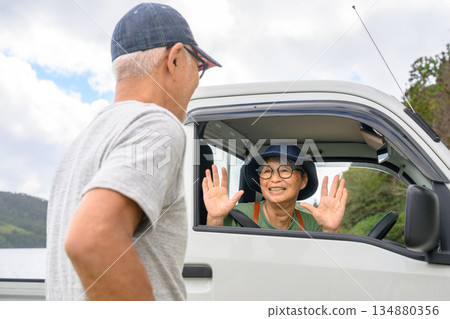 Light truck and elderly people [Photography cooperation: Oki Seaside Resort Miyabi] 134880356