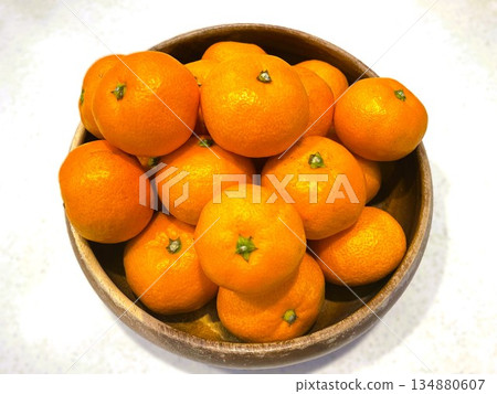 來自愛媛郡的21個香甜小巧的柑橘 134880607
