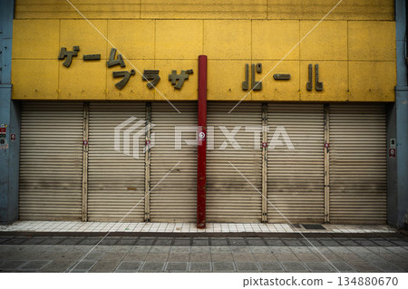 An old Showa era game center 134880670