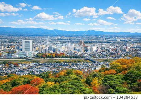 從白袍觀音像俯瞰高崎市的秋葉 134884618