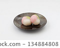 Three-color dumplings, Japanese sweets, white background 134884808
