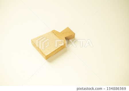 鯊魚皮剝落 鯊魚皮剝落 134886369