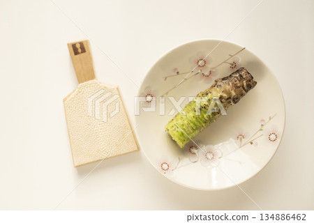芥末和鯊魚皮磨碎 芥末和鯊魚皮磨碎 134886462