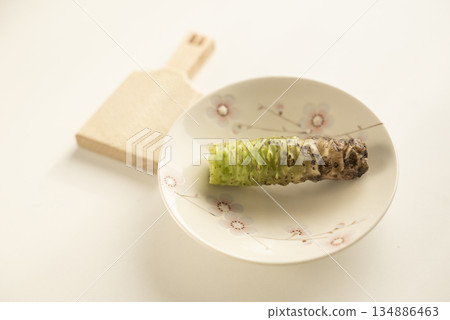 芥末和鯊魚皮磨碎 134886463