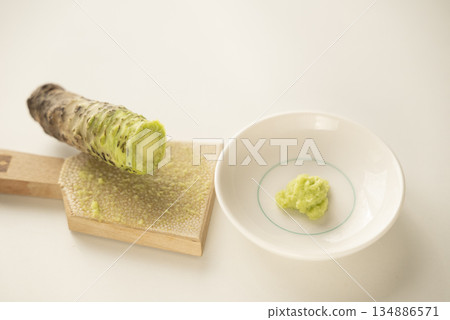 芥末和鯊魚皮磨碎 134886571