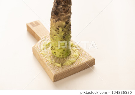 Grated wasabi and shark skin 134886580