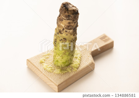 芥末和鯊魚皮磨碎 134886581