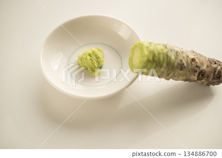 磨碎的山葵 磨碎的山葵 134886700