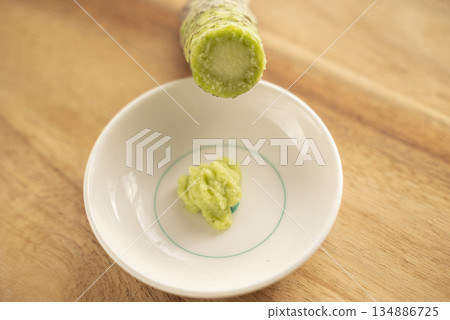 磨碎的山葵 磨碎的山葵 134886725