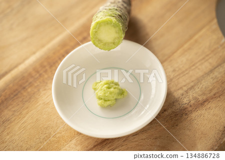 磨碎的山葵 134886728