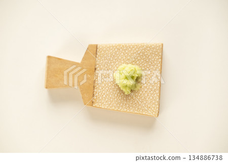 磨碎的鯊魚皮芥末 磨碎的鯊魚皮芥末 134886738
