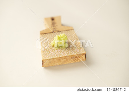 磨碎的鯊魚皮芥末 磨碎的鯊魚皮芥末 134886742