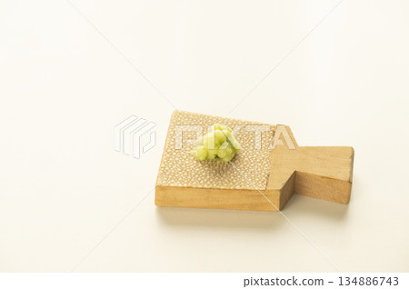 磨碎的鯊魚皮芥末 磨碎的鯊魚皮芥末 134886743