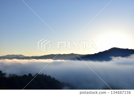 Sea of clouds over the Uonuma Basin from the Yagodaira forest road azumaya in Urasa 134887156