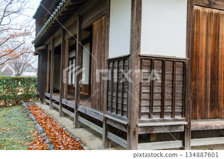 一個老私人住宅的邊緣 134887601