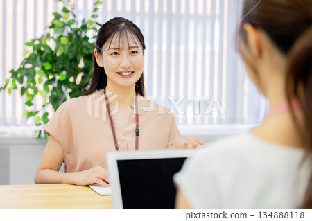 Business woman working in the office Business woman working in the office 134888118