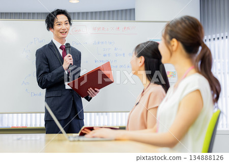 Business people to hold meetings 134888126