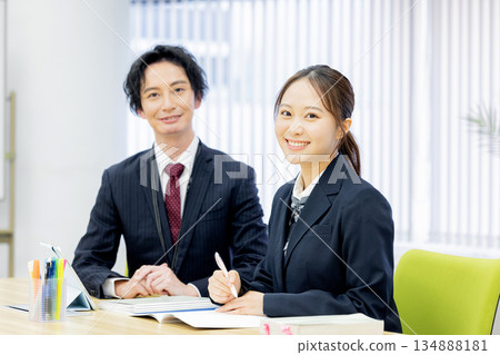 Cram school, high school student, one-on-one instruction 134888181