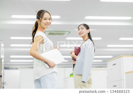 創意無限的商業女人 134888325