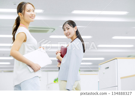 創意無限的商業女人 134888327
