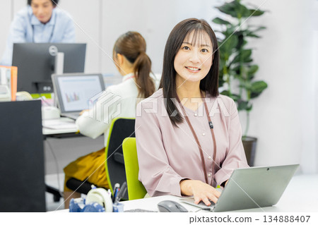 Working mother 134888407