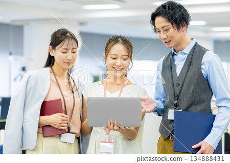 創意業務團隊 134888431