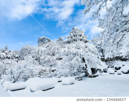 Gujo Hachiman Castle in the snow 134888657