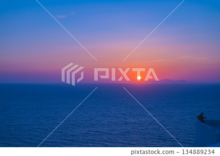 聖托里尼美麗的日落 134889234