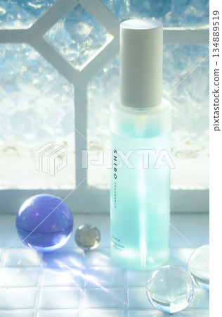 Cosmetics image [Transparent cosmetic bottle] 134889519