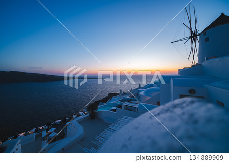 聖托里尼美麗的日落 134889909