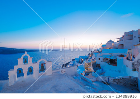 聖托里尼美麗的日落 134889916