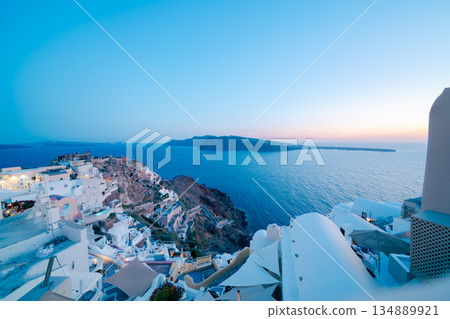 聖托里尼美麗的日落 134889921