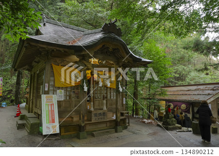 Kamochi Shrine in Tottori Prefecture, famous for its wealth Kamochi Shrine in Tottori Prefecture, famous for its wealth 134890212