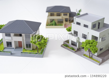 許多房屋模型 許多房屋模型 134890220
